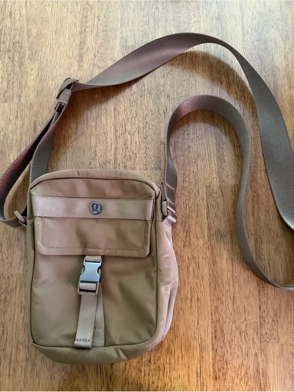lululemon Women’s Crossbody Bag in Khaki Brown